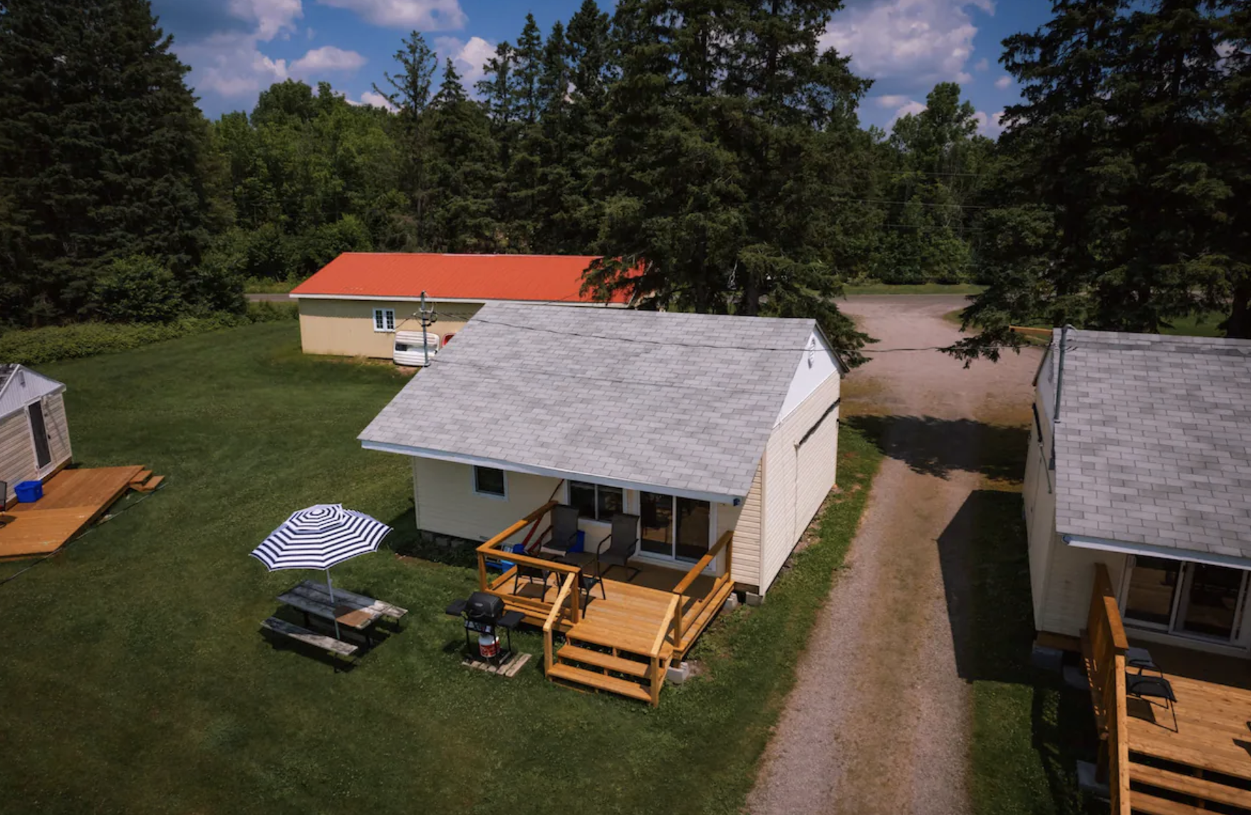 BEACH CABIN